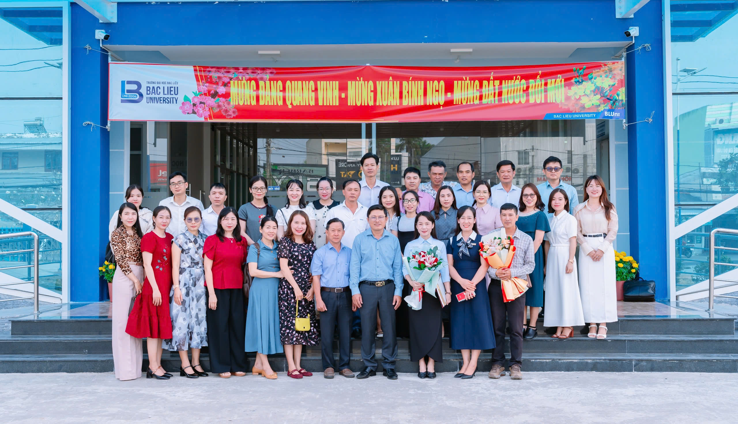 KHOA KHOA HỌC XÃ HỘI: TRIỂN KHAI QUYẾT ĐỊNH BÍ THƯ CHI BỘ VÀ TỔ CHỨC HỌP MẶT MỪNG TÂN NIÊN 2026